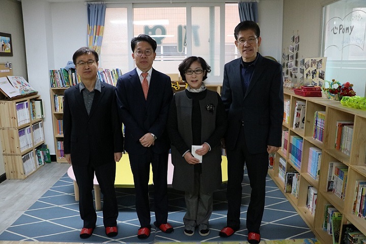 좌측부터 한상교 운영지원과장, 변광욱 동대문세무서장, 성은숙 센터장, 류해상 납세자보호담당관